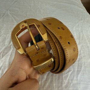 Gorgeous classic tan/brown Elisa Paris ostrich leather belt😍